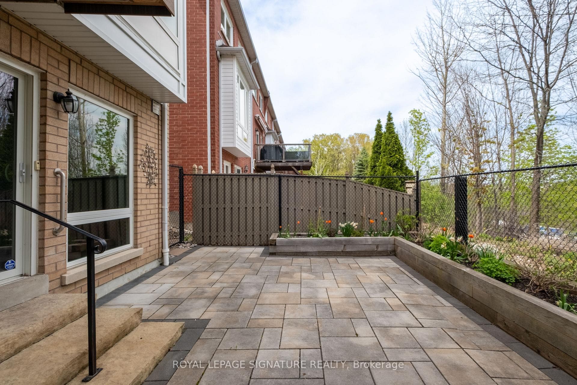 98 Dallimore Circle photo 32