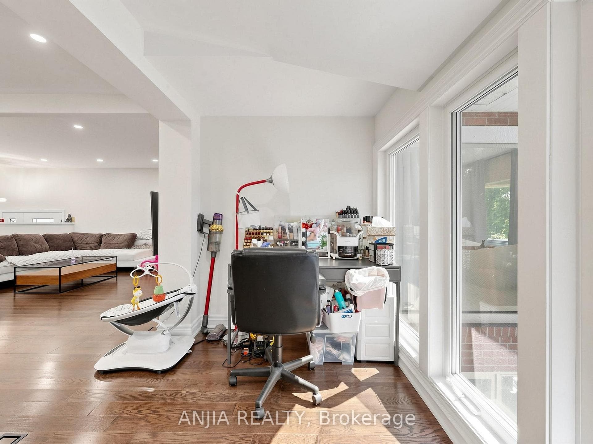 8 Applefield Drive photo 19