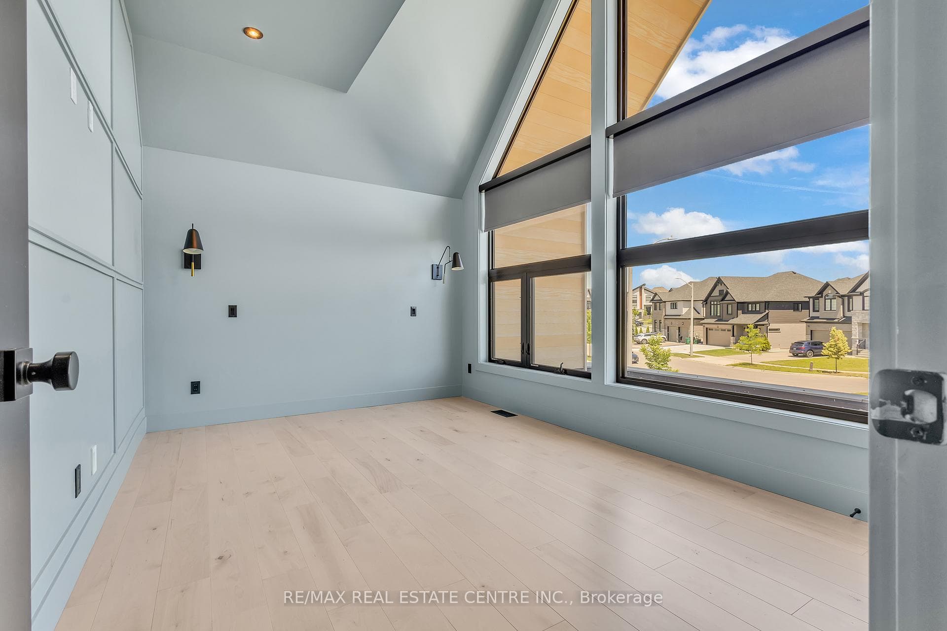 920 Thomas Pedder Court photo 33