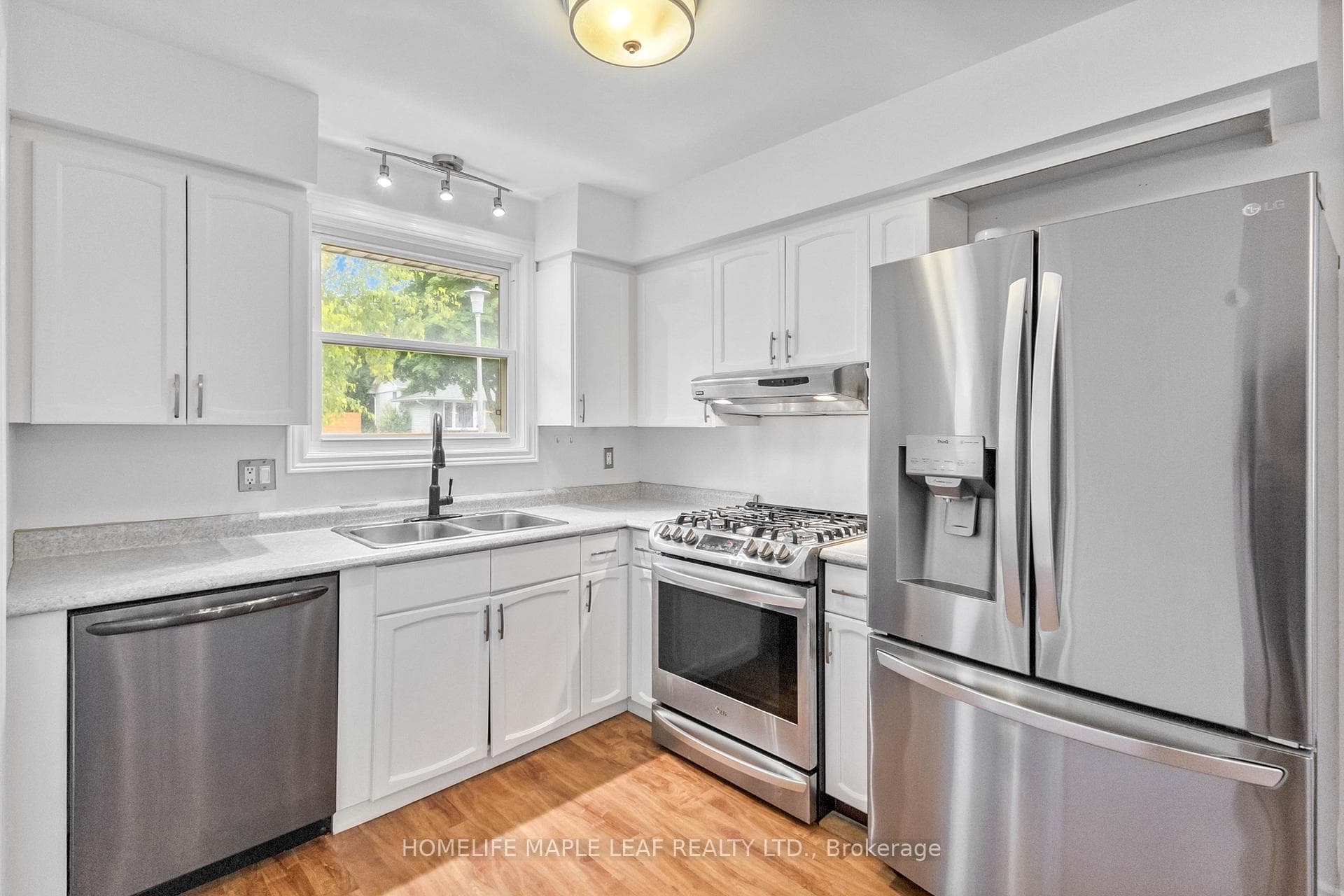 80 Ardsley Road photo 21