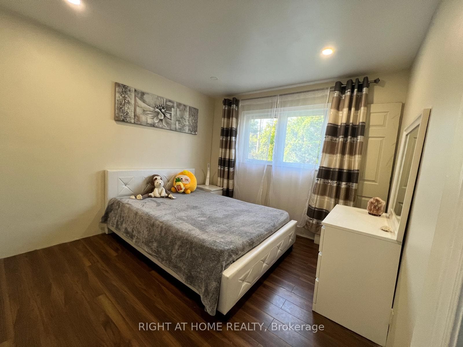 3273 Cove Avenue photo 9