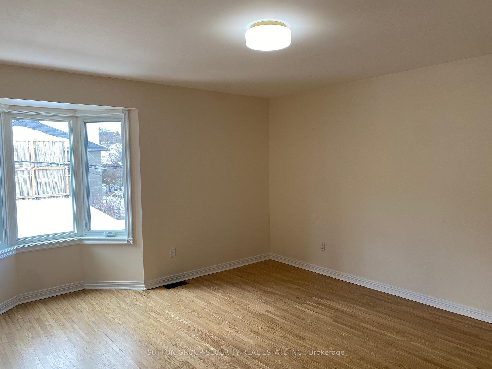 482 Westmount Avenue photo 14