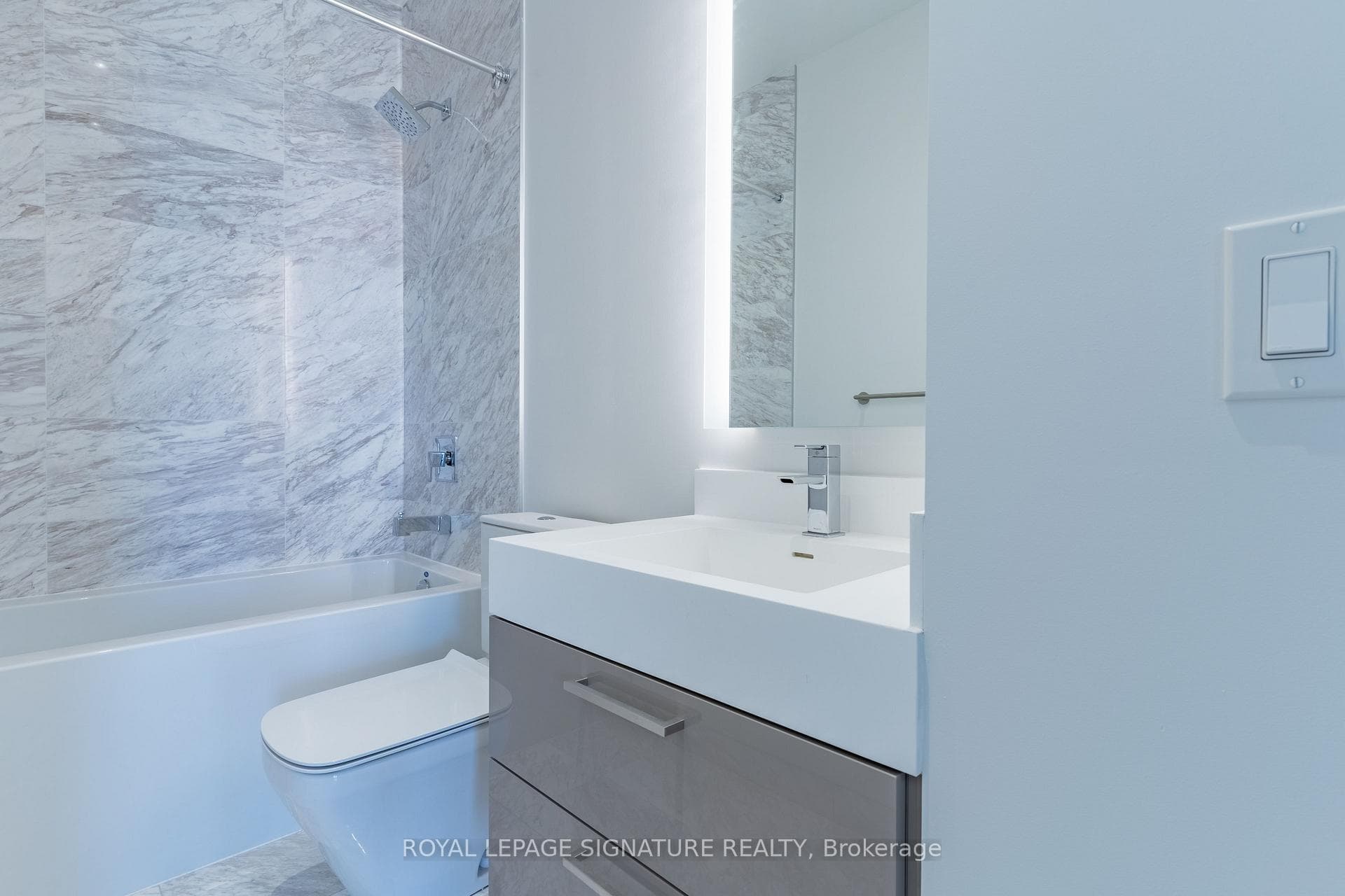 1 Yorkville Avenue Unit 5606 photo 14