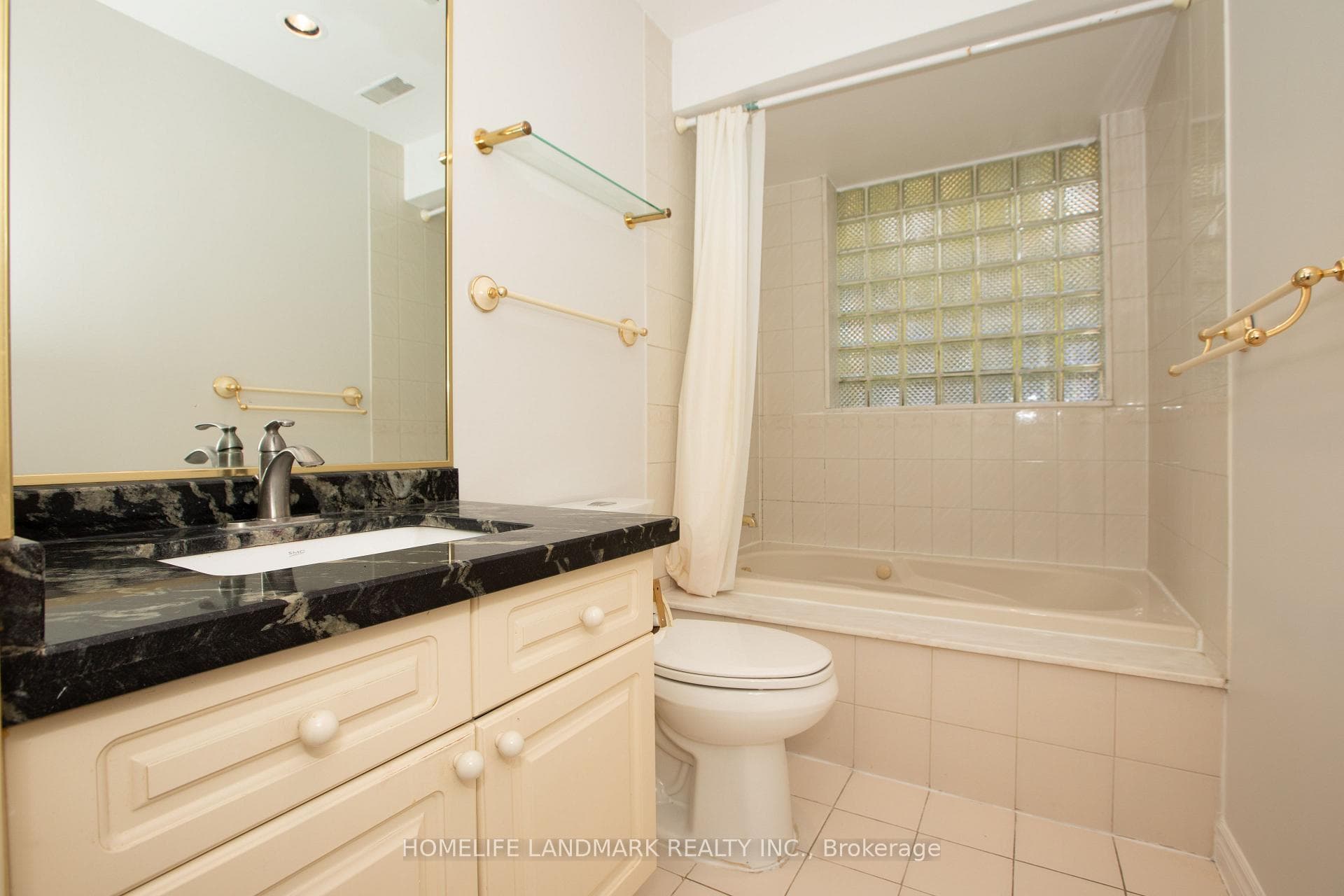 3233 Ibbetson Crescent photo 18