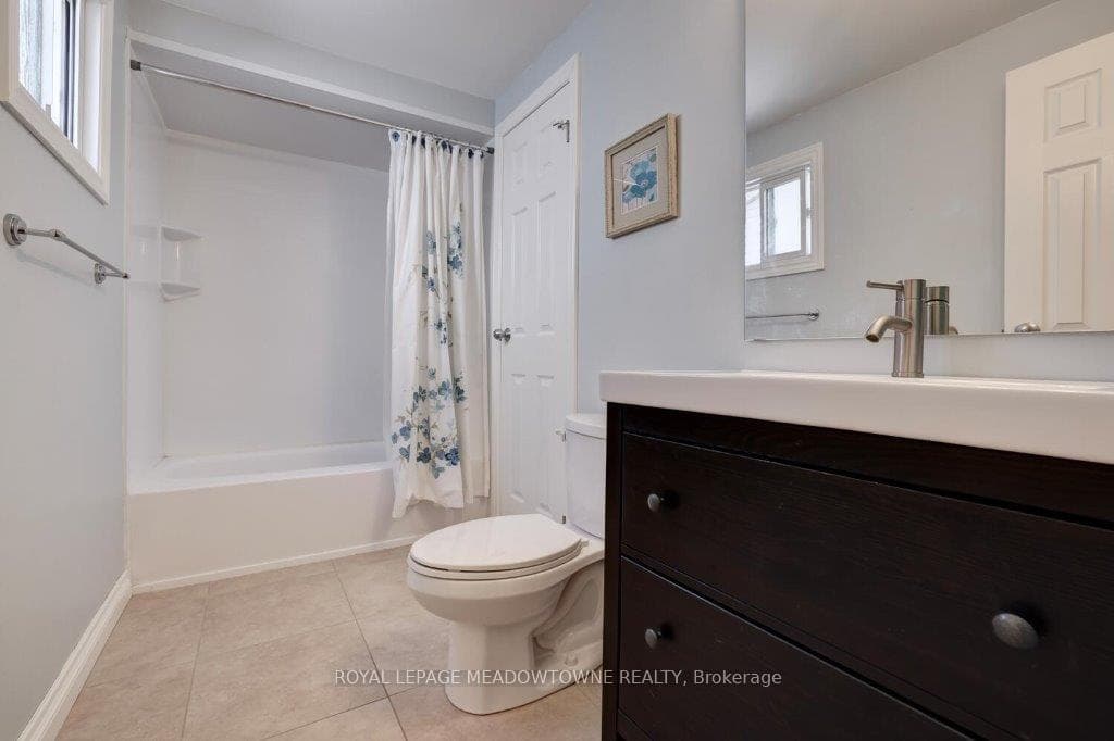 3133 Cantelon Crescent photo 24