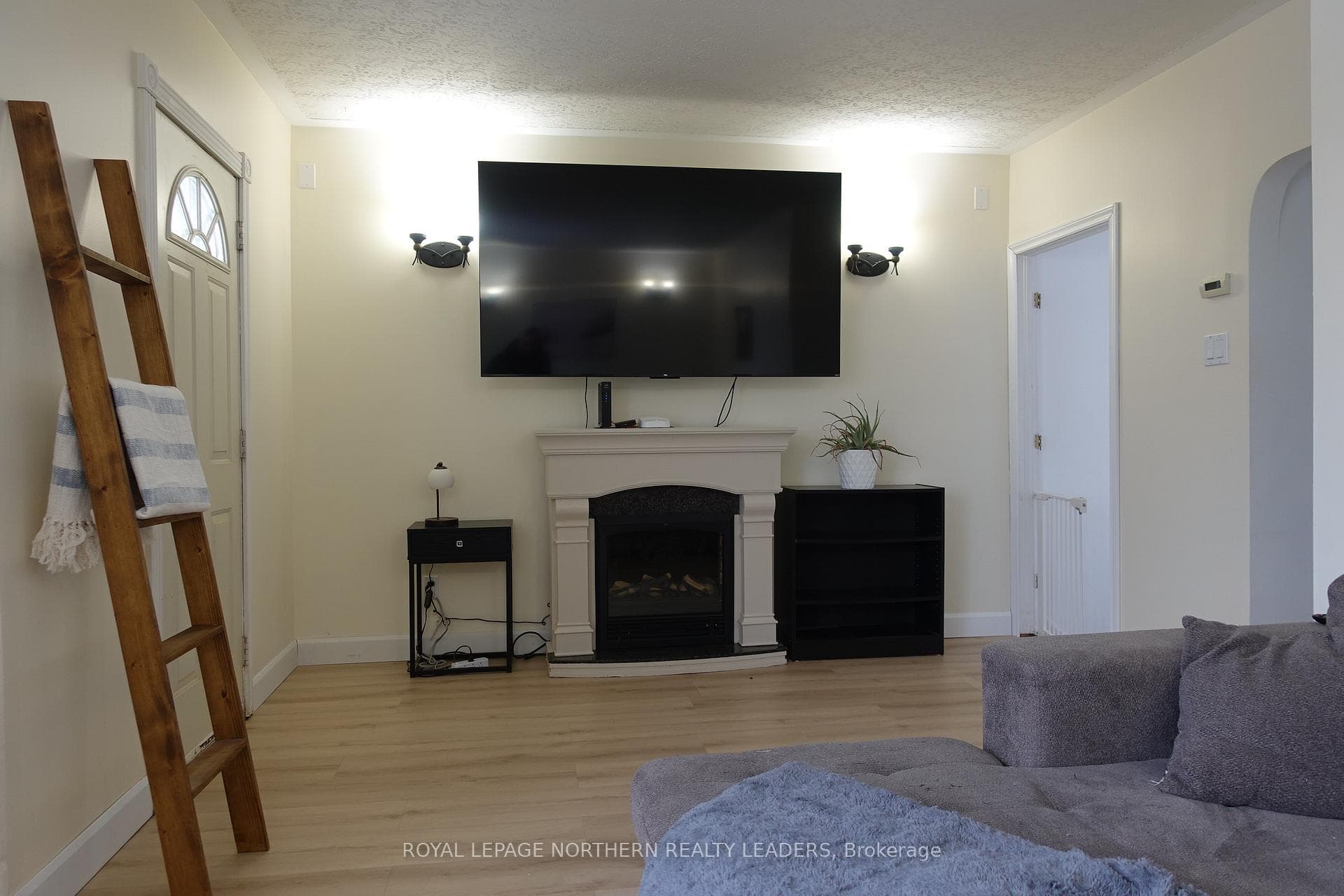 517 Tonelli Street photo 2