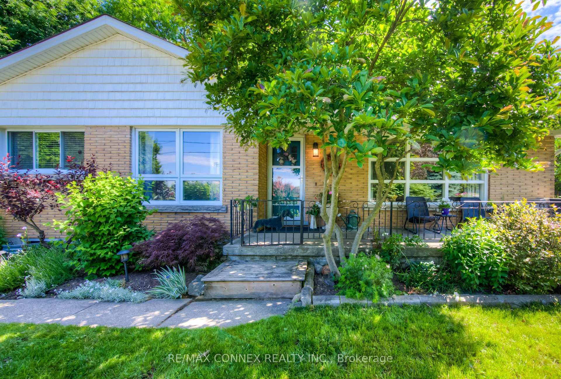 530 St David Street photo 2