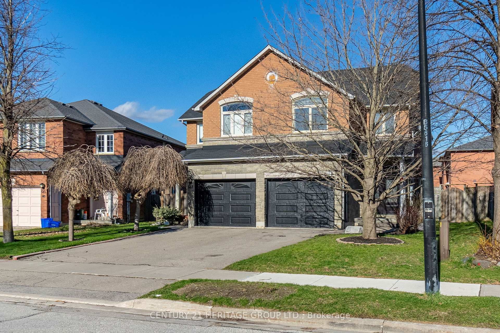565 Willowick Drive photo 4