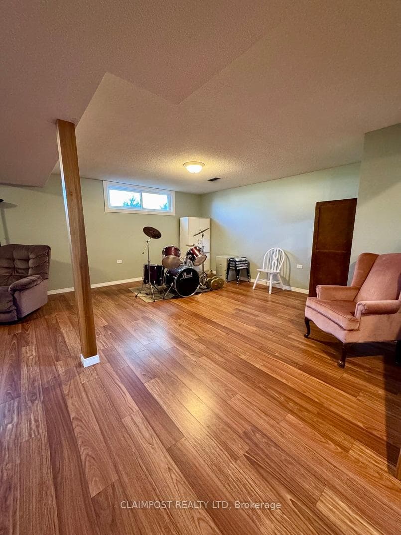 141 Rose Marie Crescent photo 15
