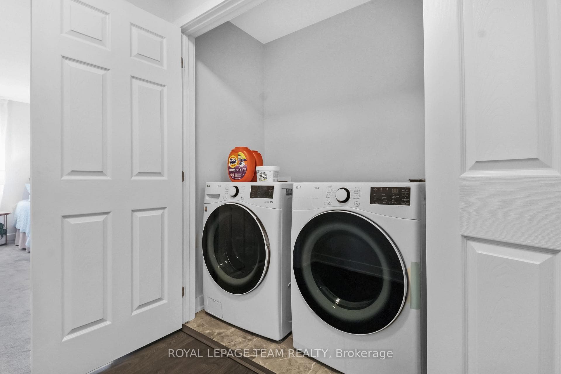 647 Cygnus Street photo 24