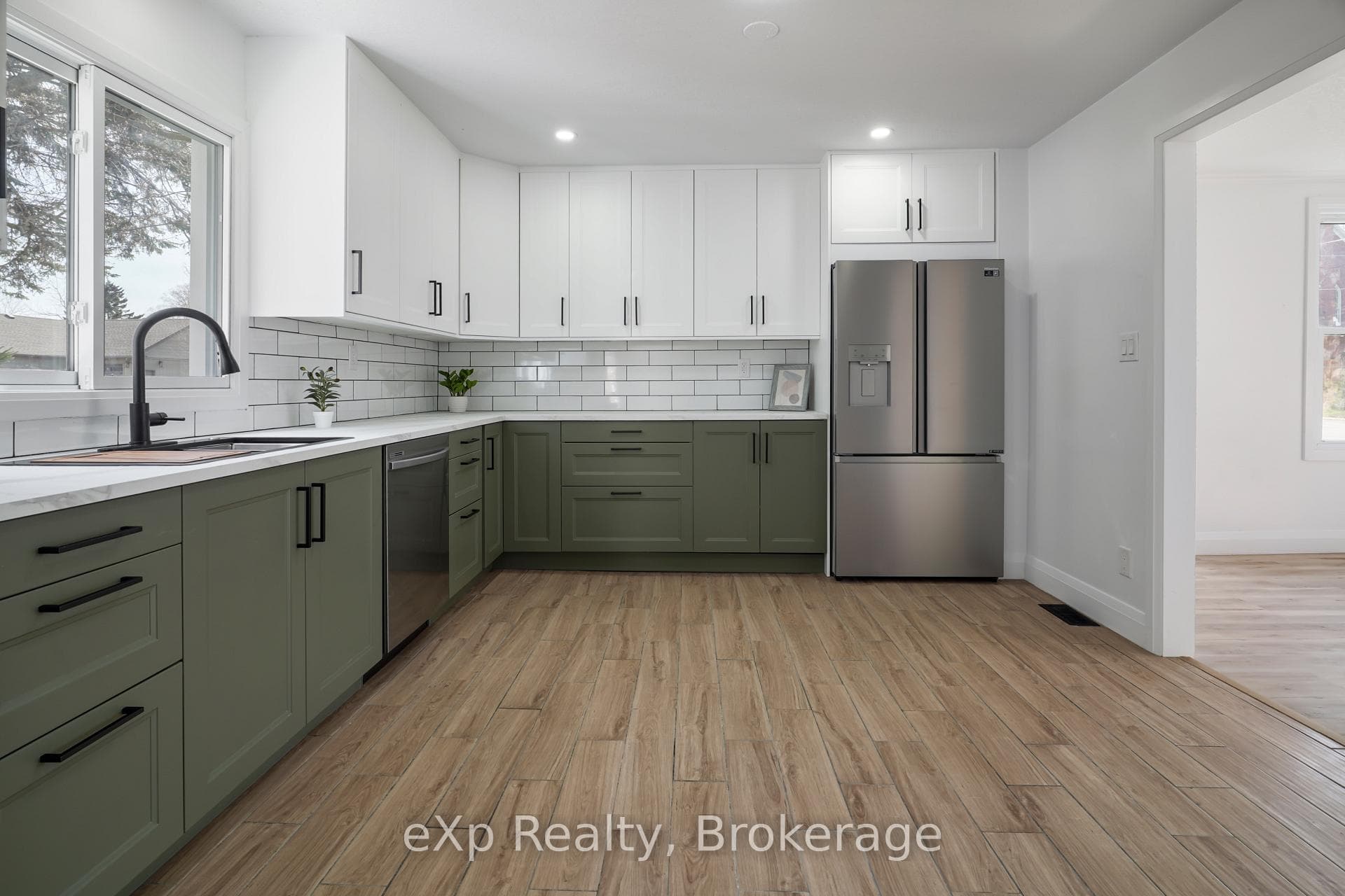 2051 Albert Street photo 10