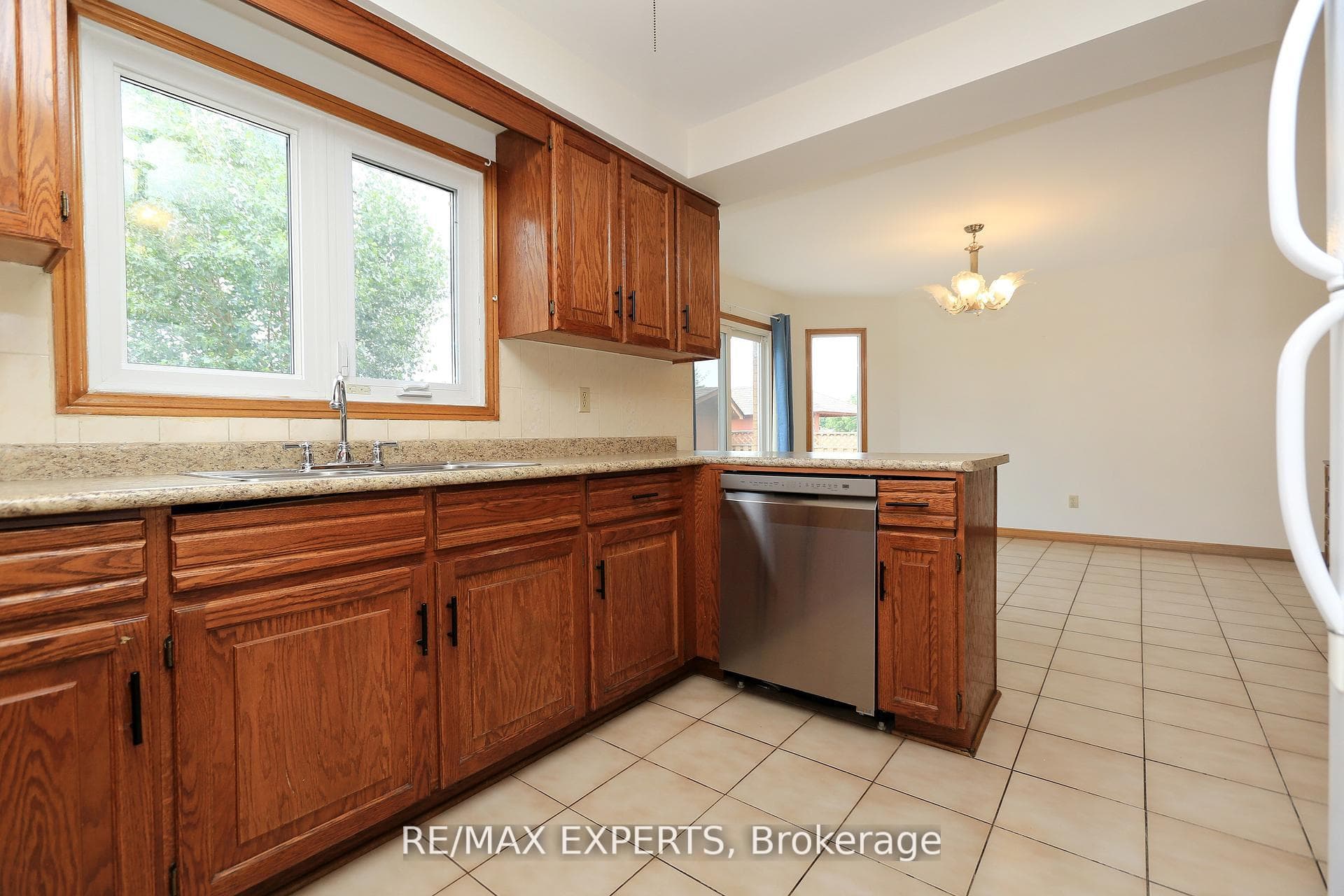 129 Father Ermanno Crescent photo 17