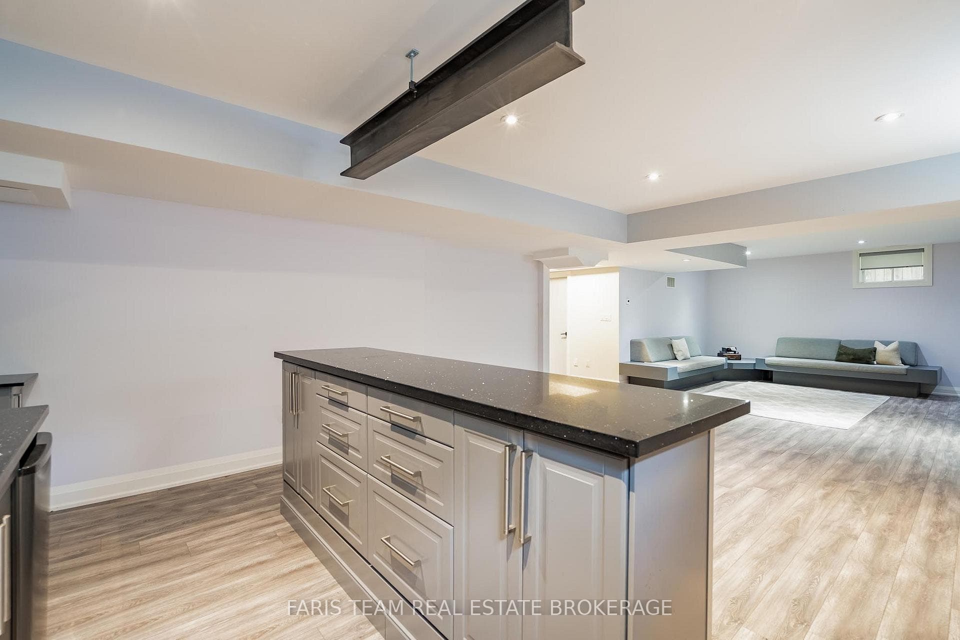 1648 Roslyn Avenue photo 33
