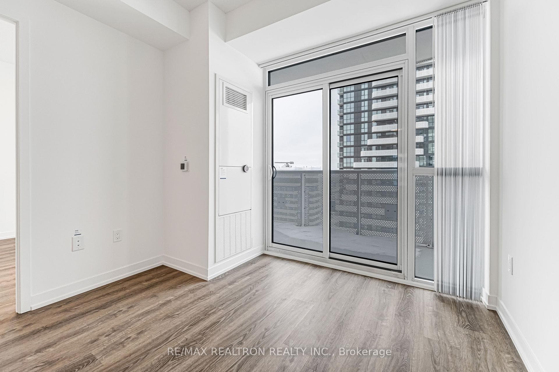 8 Interchange Way Unit 5501 photo 17