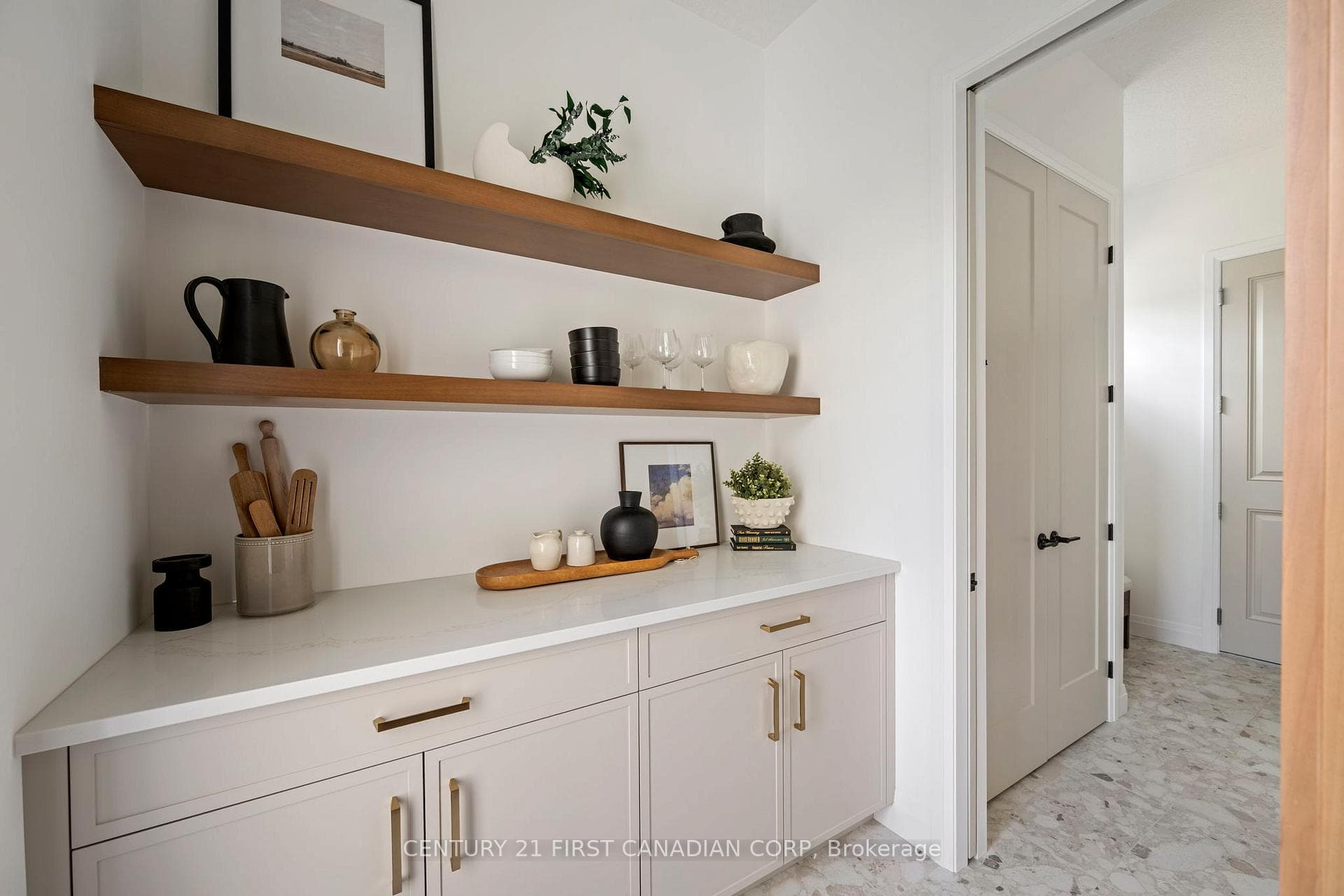 207 Foxborough Place photo 10