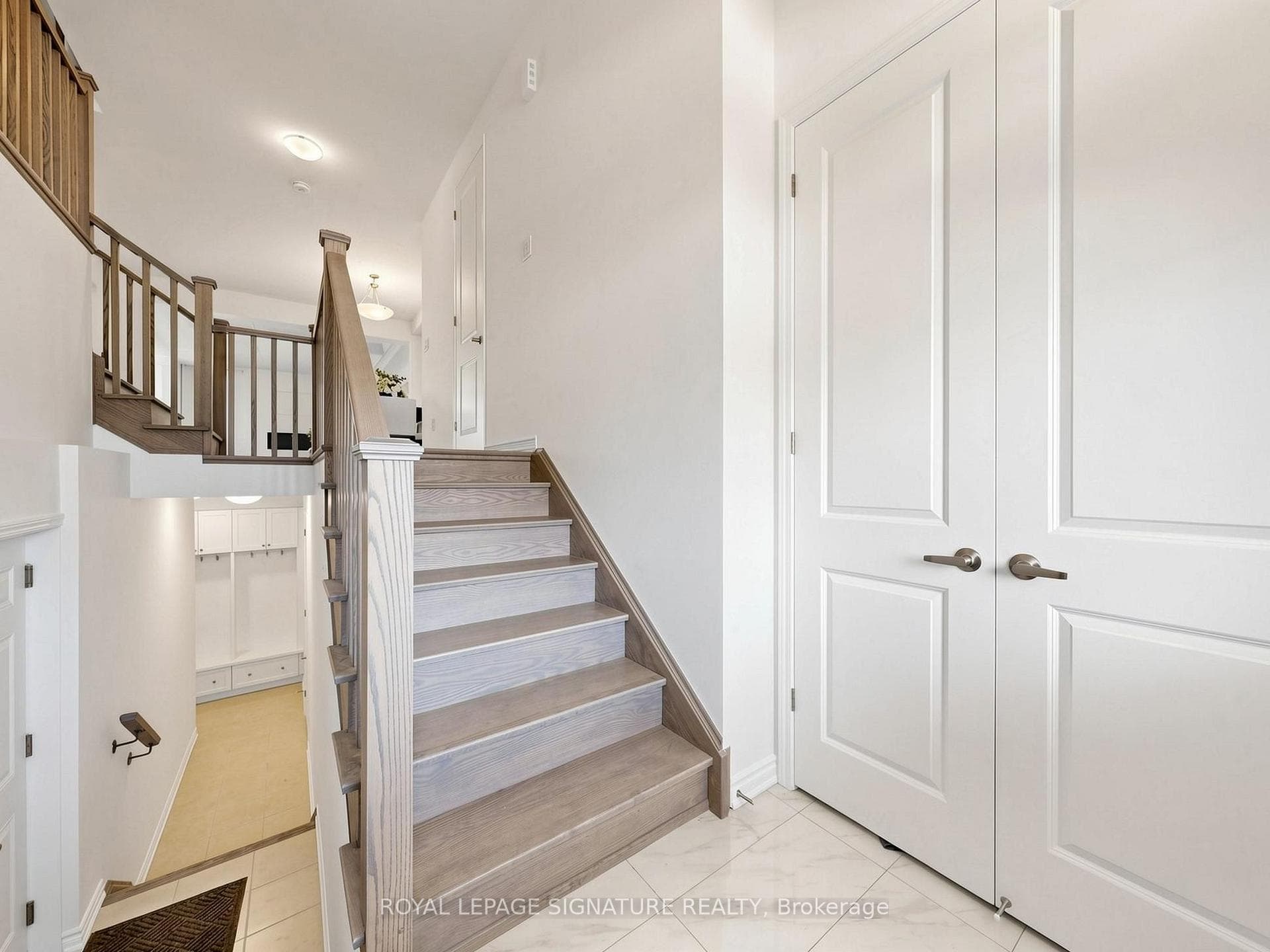 635 Newlove Street photo 20