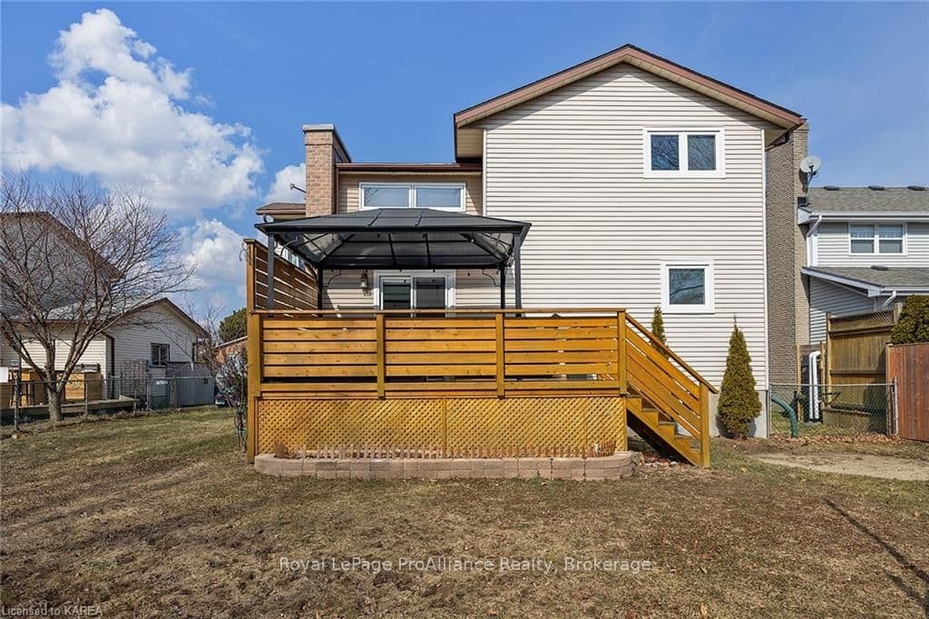 27 NICHOLSON Crescent photo 7