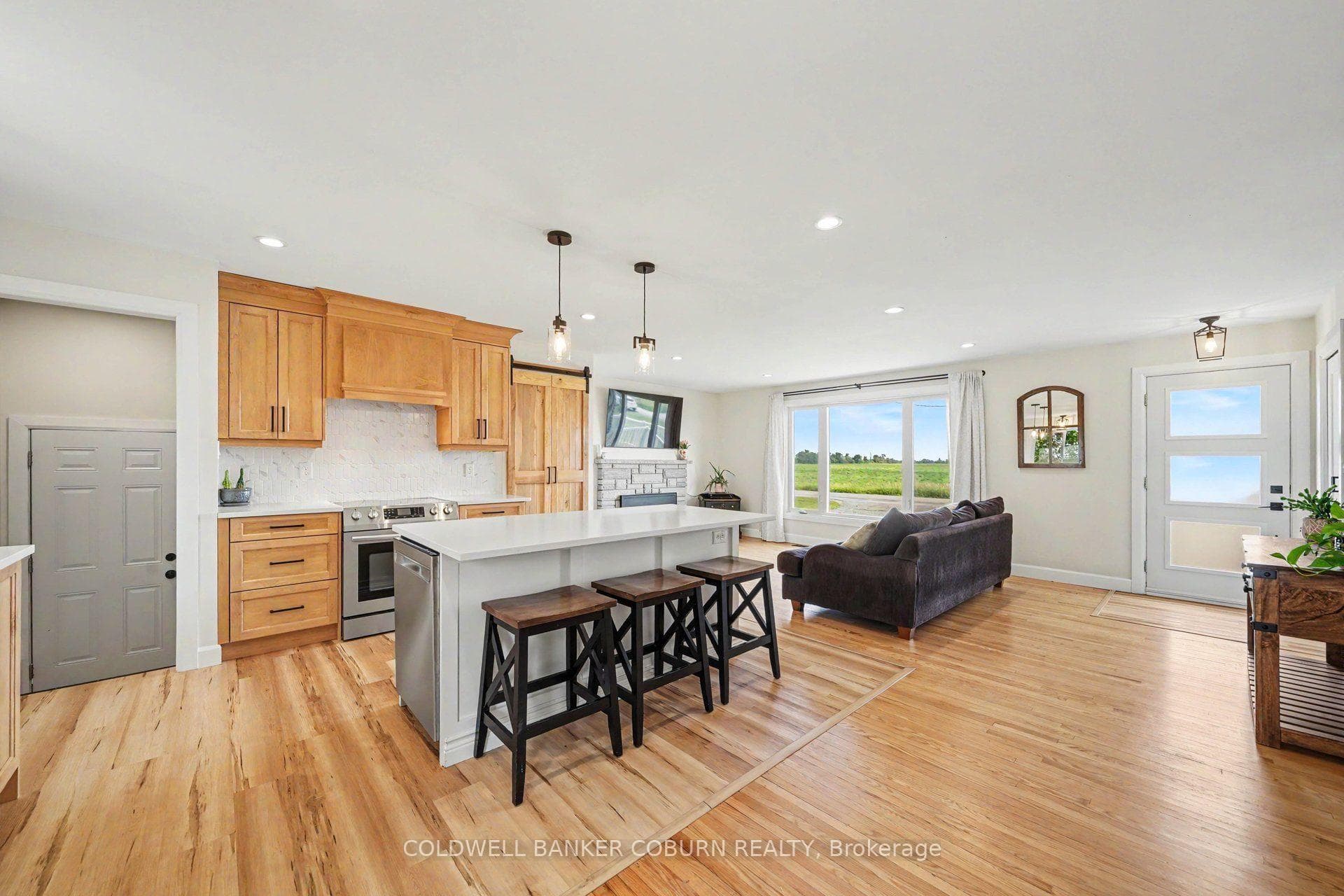 11895 Cloverdale Road photo 8