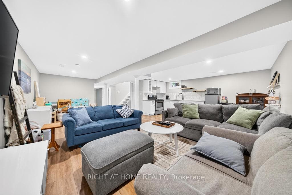 7 Wallis Avenue photo 32