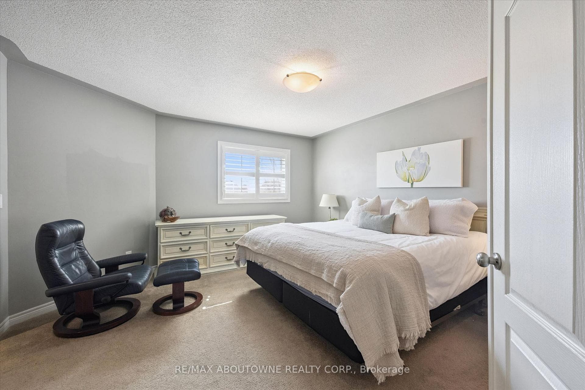 2484 Capilano Crescent photo 23
