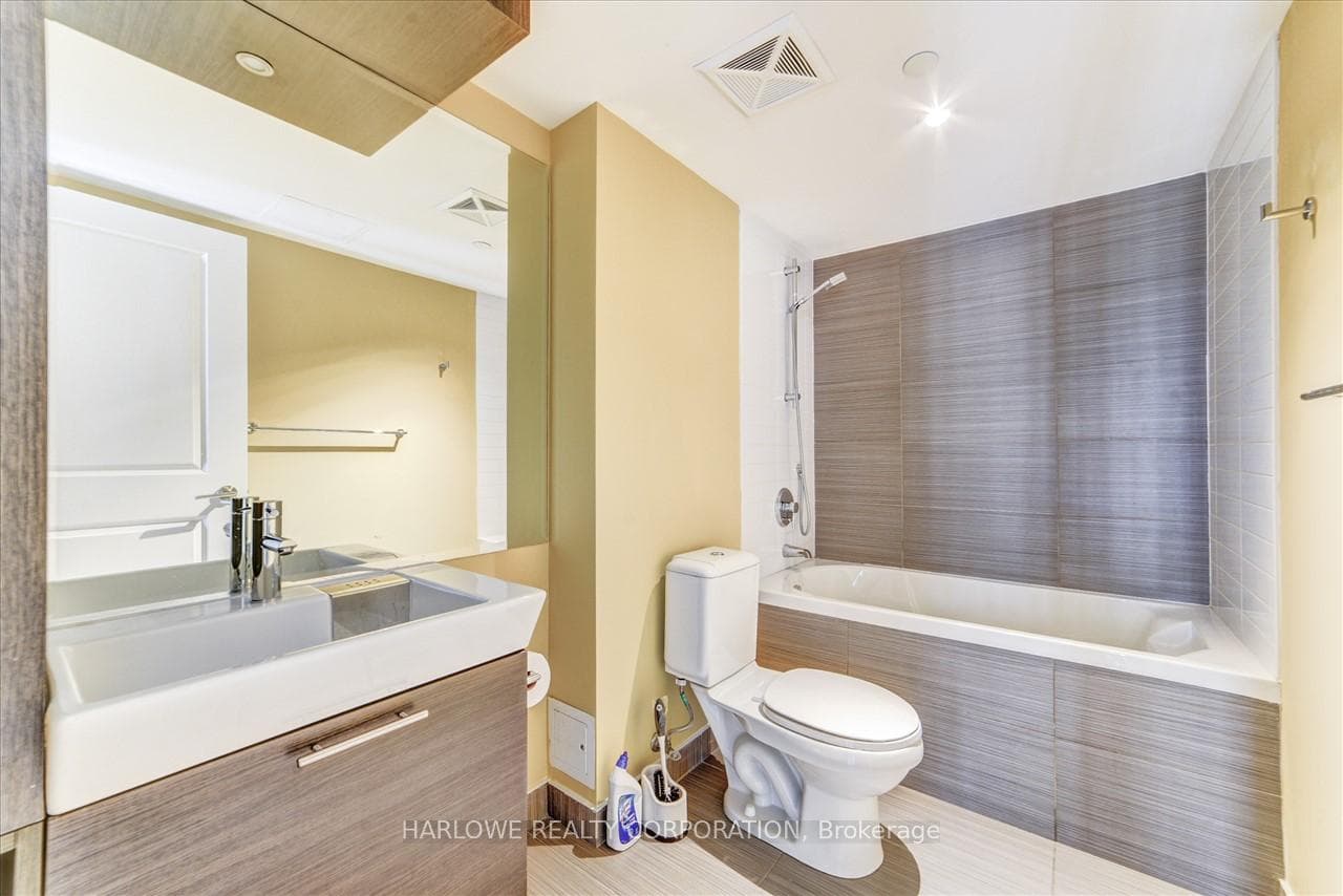 386 Yonge Street Unit 824 photo 17