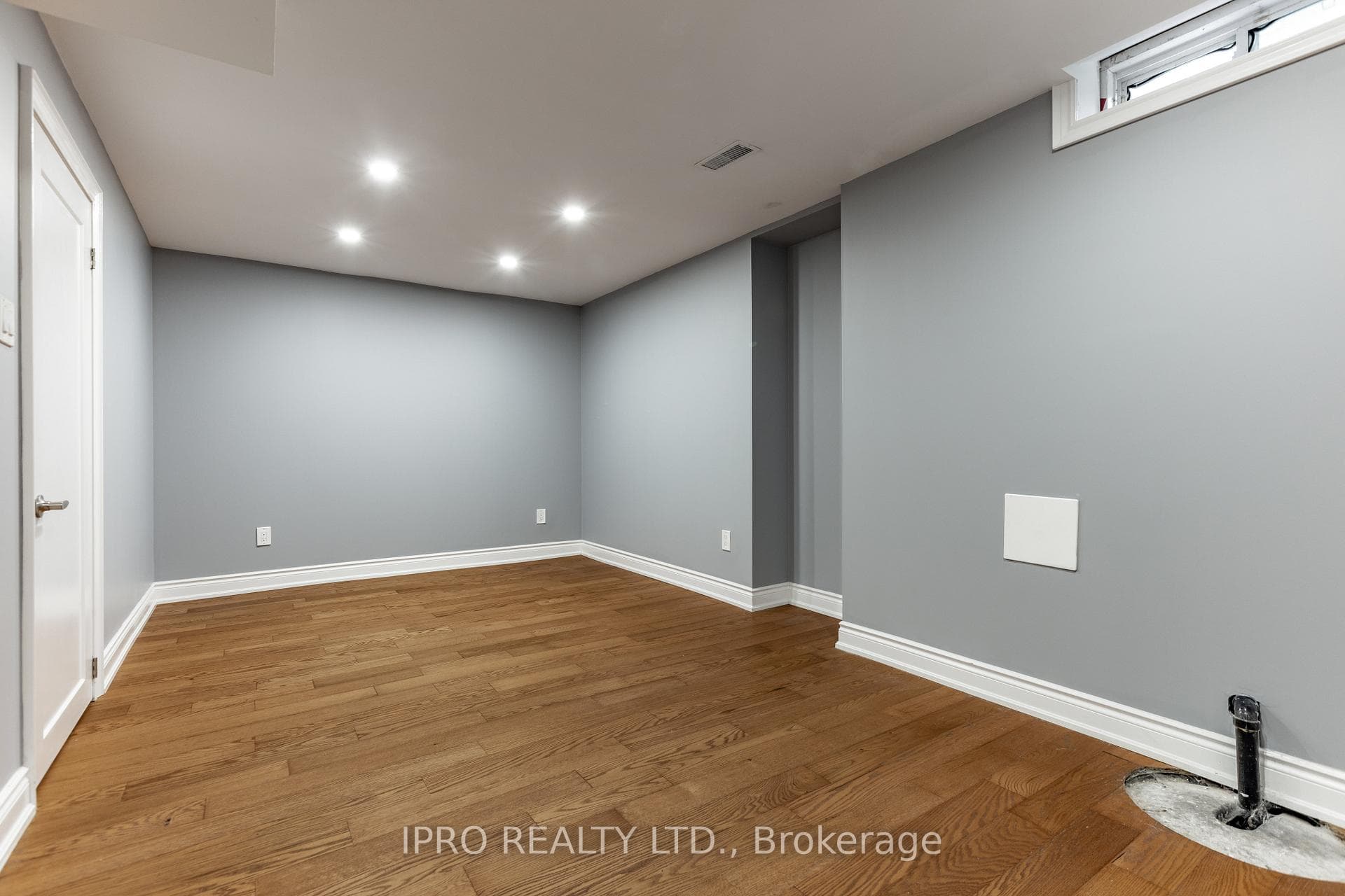 5 Tyre Avenue Unit 8 photo 33