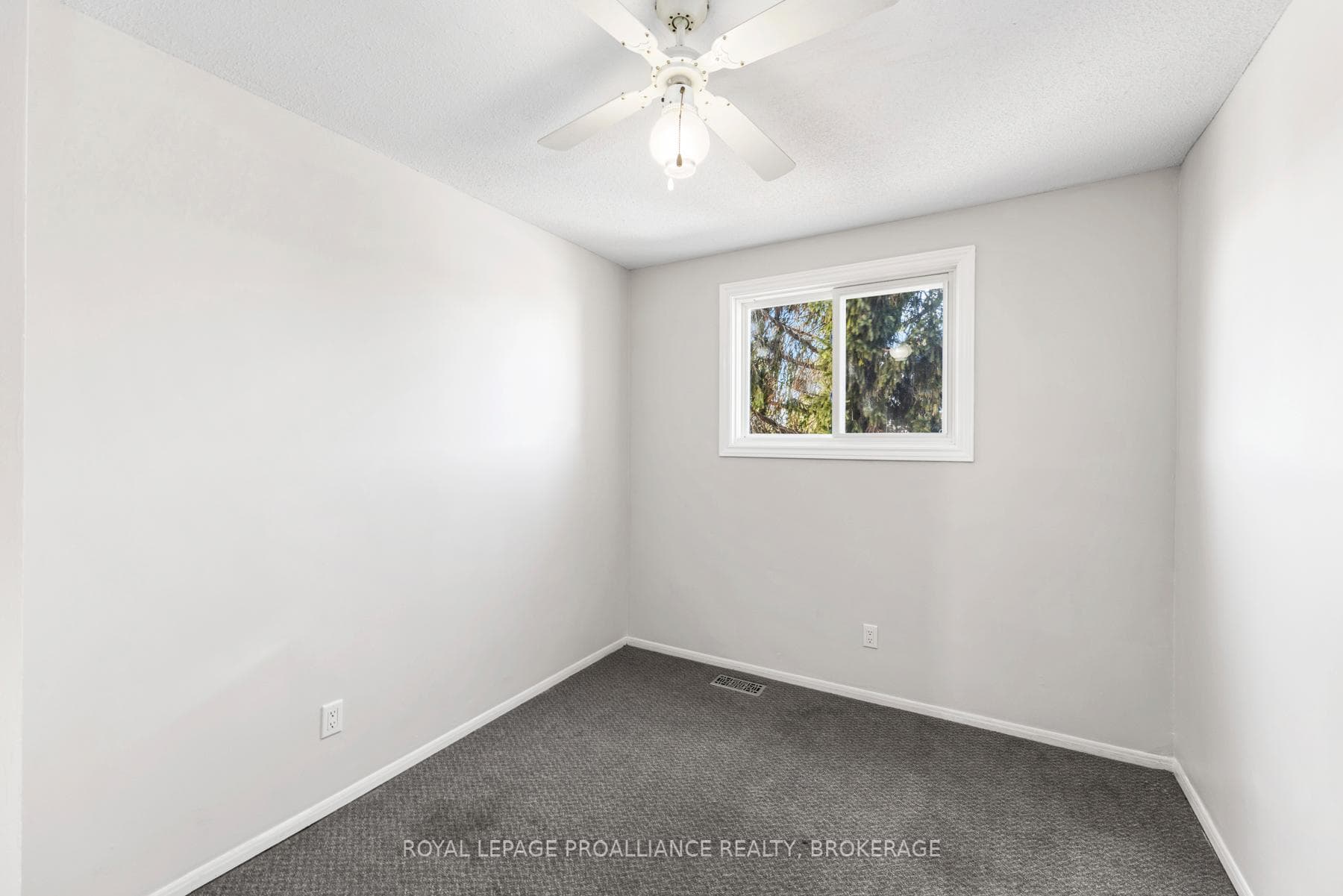 823 Datzell Lane photo 23