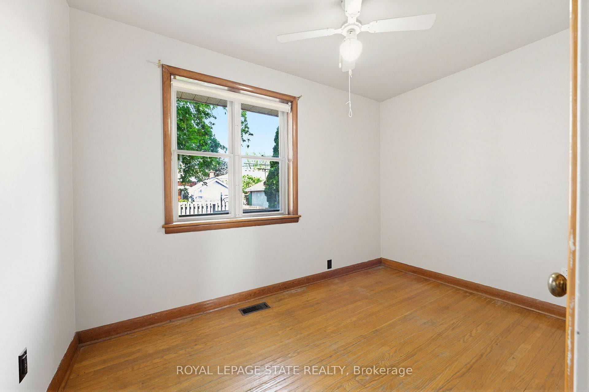 98 Wise Crescent photo 13