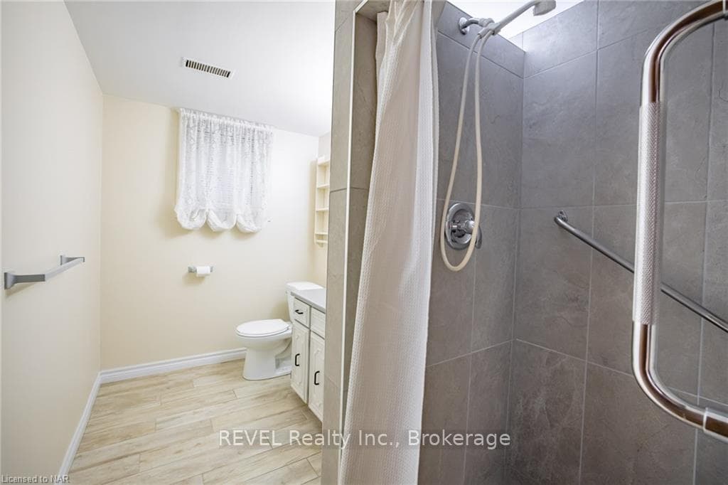 7 CASTLEMERE Court photo 29
