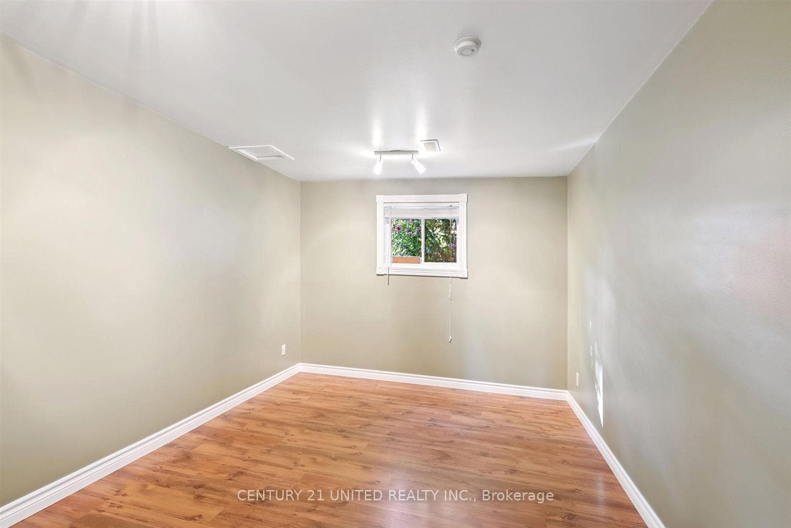 803 Crowley Crescent photo 33