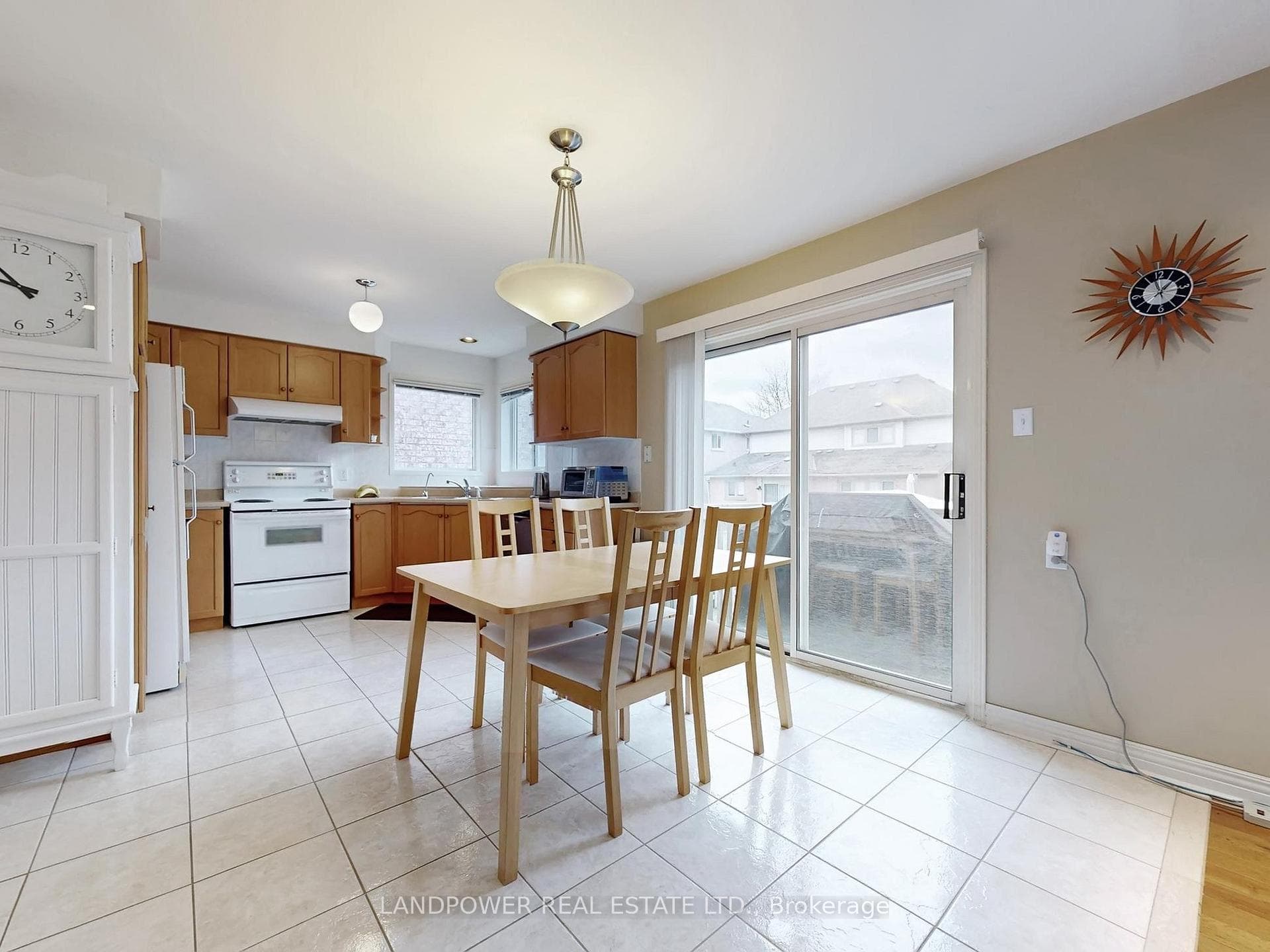 82 Littleleaf Crescent photo 14