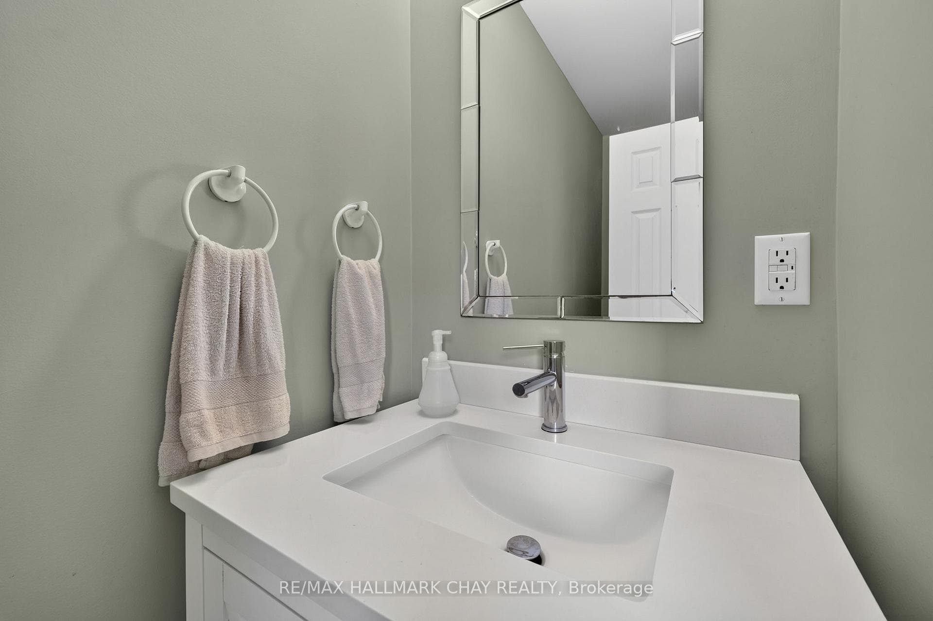 243 Letitia Street photo 31