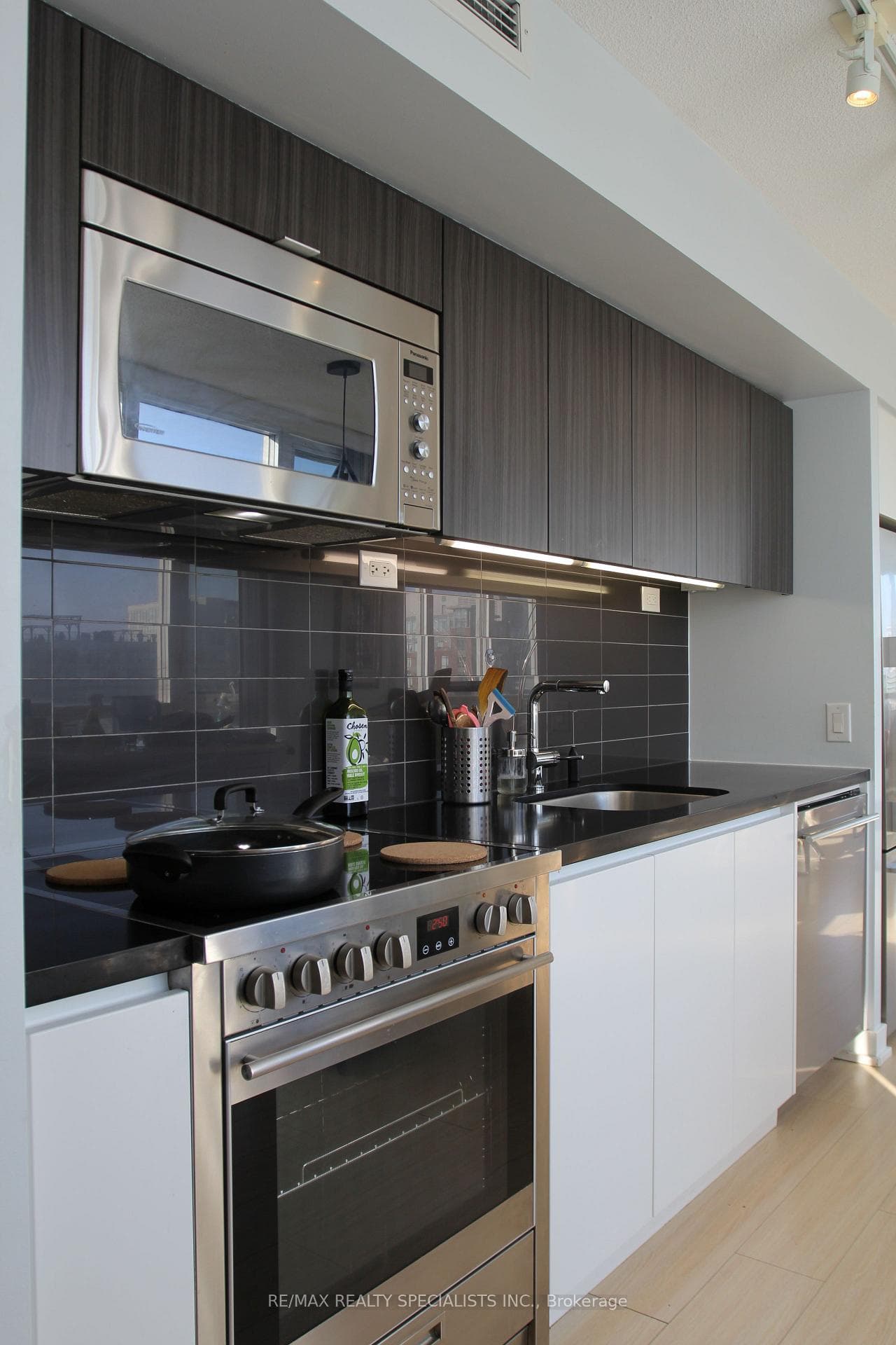75 Queens Wharf Road Unit 707 photo 5