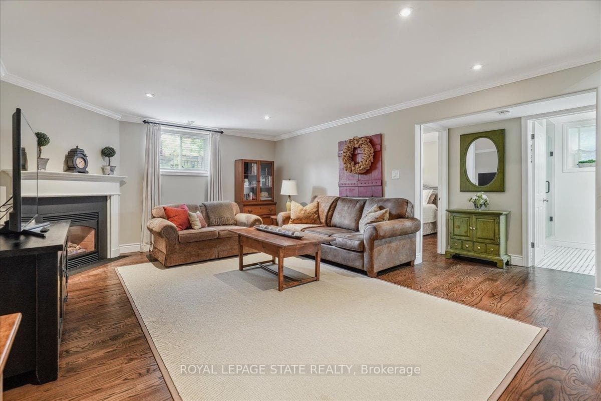 51 Glenhollow Drive photo 4