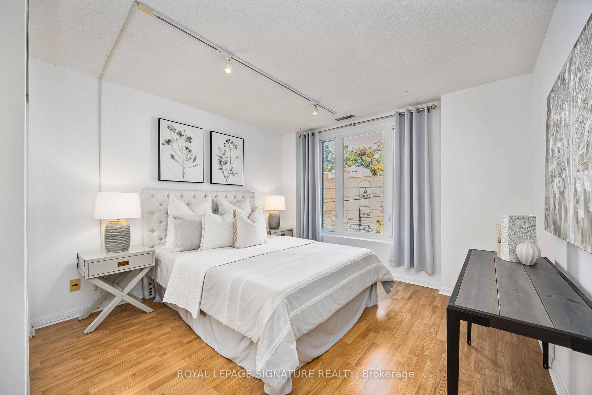 2371 Queen Street Unit 301 photo 15