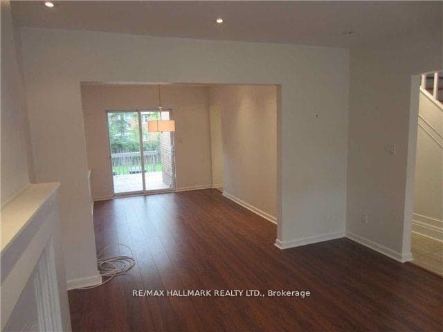 452 St Clements Avenue photo 5