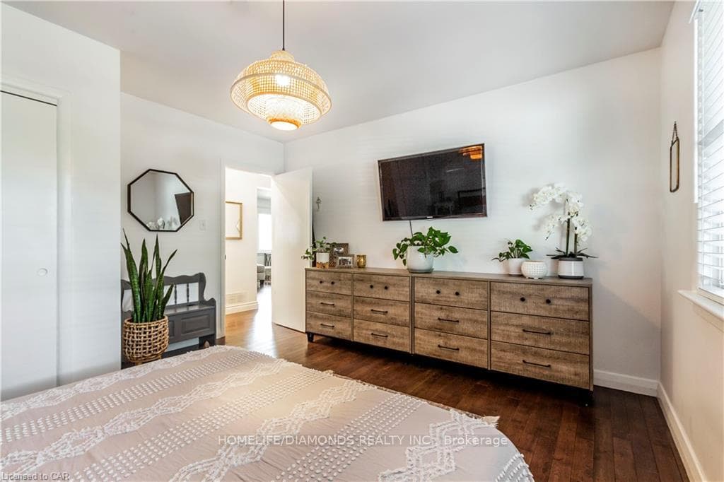 107 Ellis Crescent Unit Upper photo 16