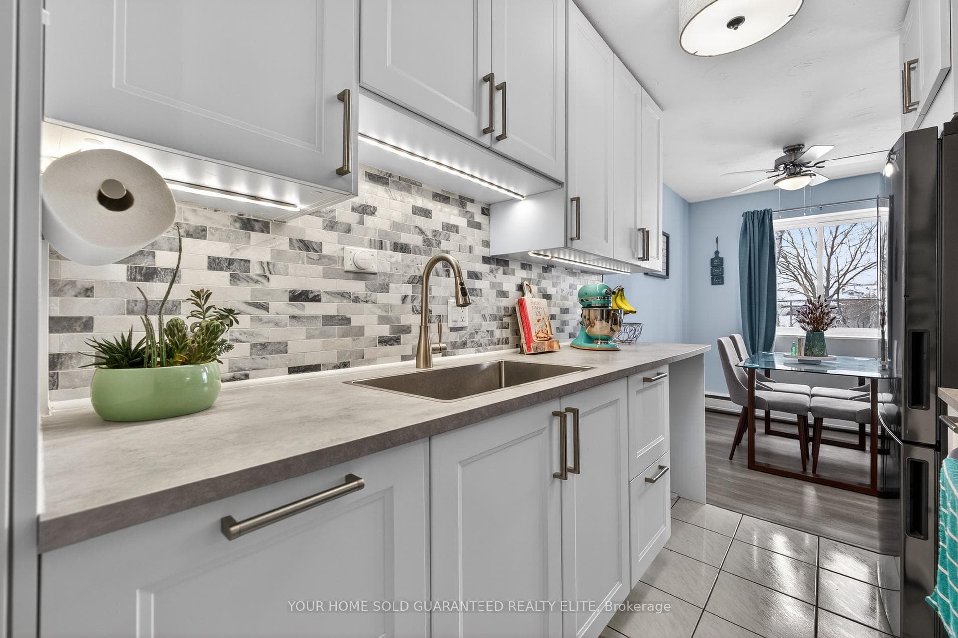 456 Carlton Street Unit 10 photo 6