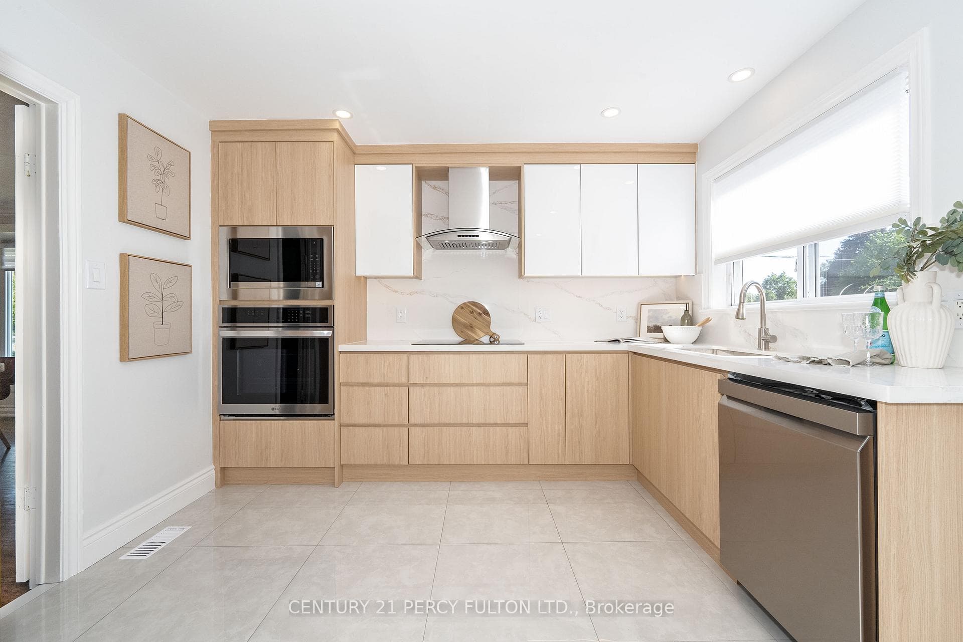 22 Pitcairn Crescent photo 11