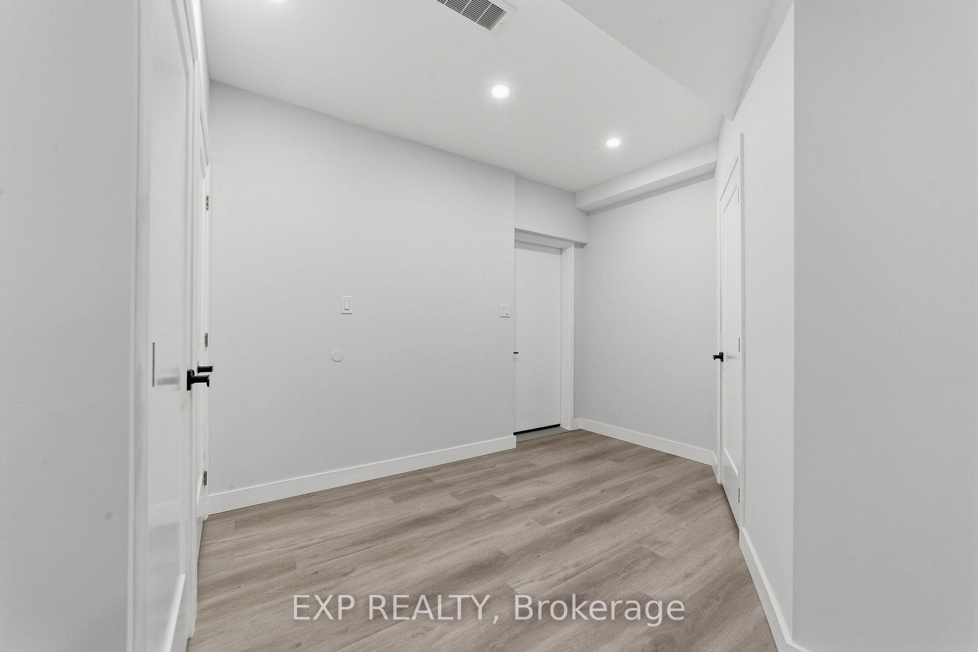 113 Edgewater Boulevard photo 39