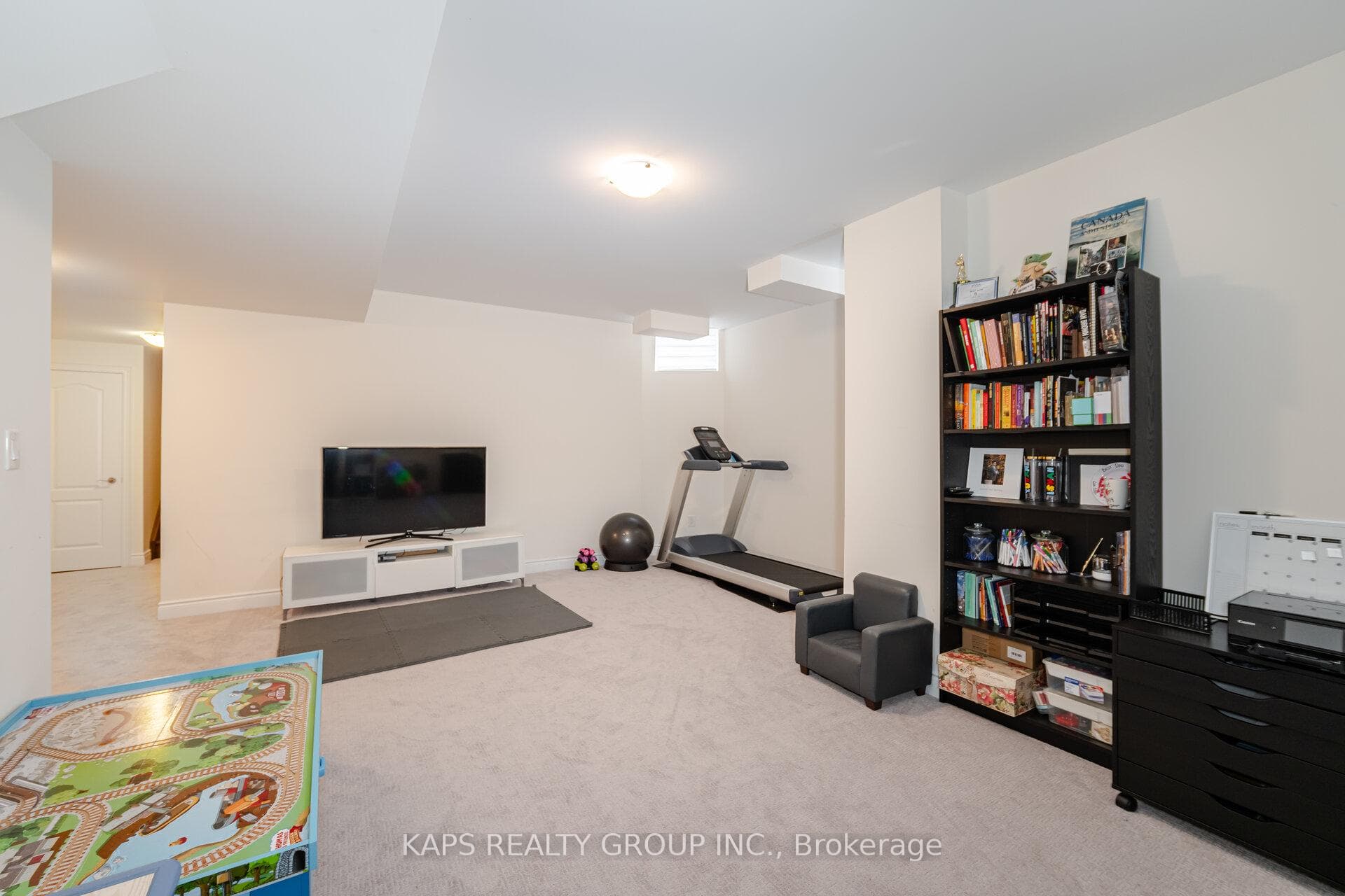 19 Royal West Drive photo 31
