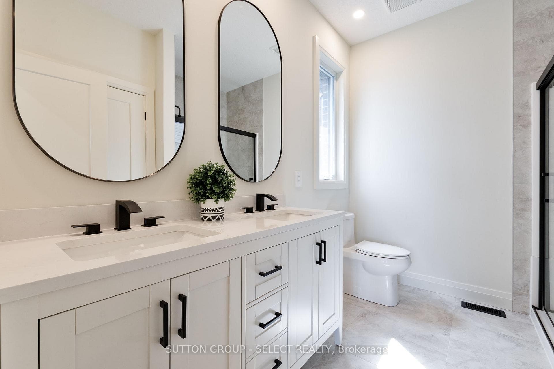 16 KELLY Drive photo 12