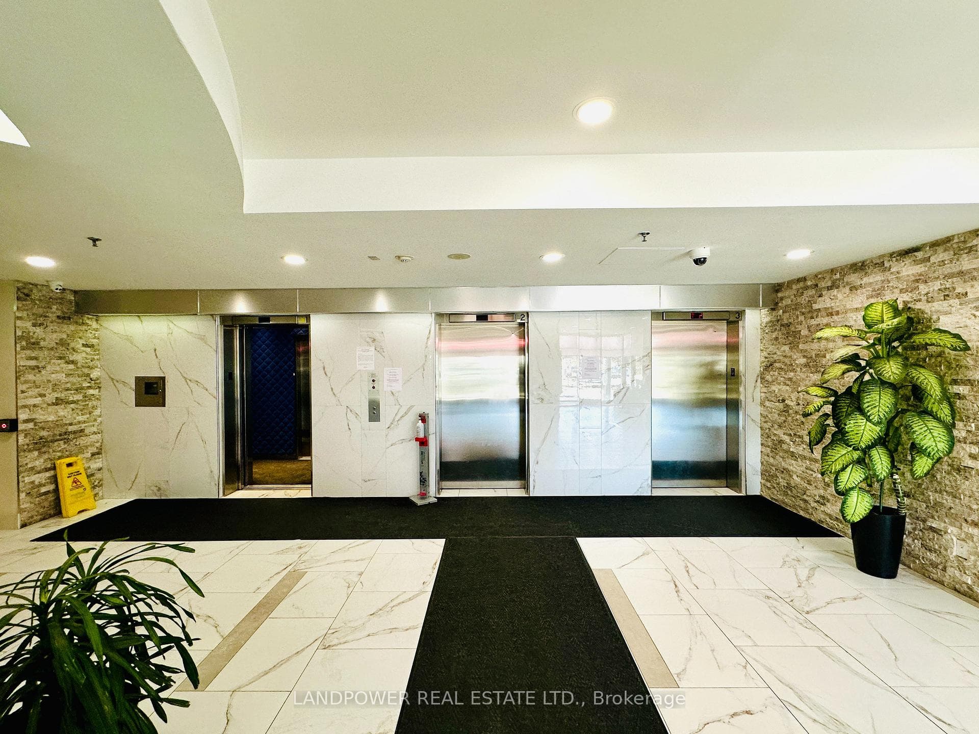 2550 Lawrence Avenue Unit 1406 photo 2