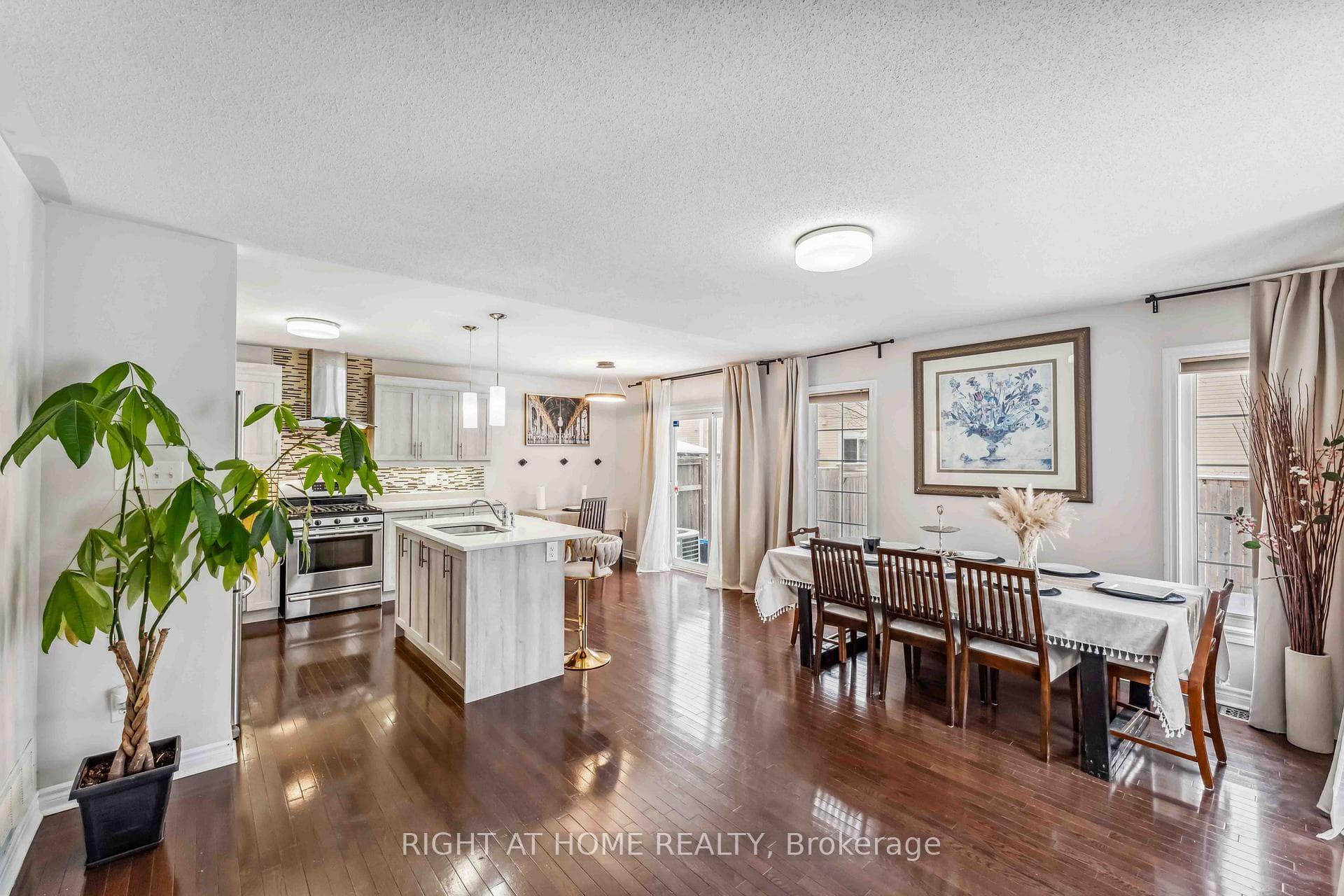 Dine in Room with Big hall + Large Windows