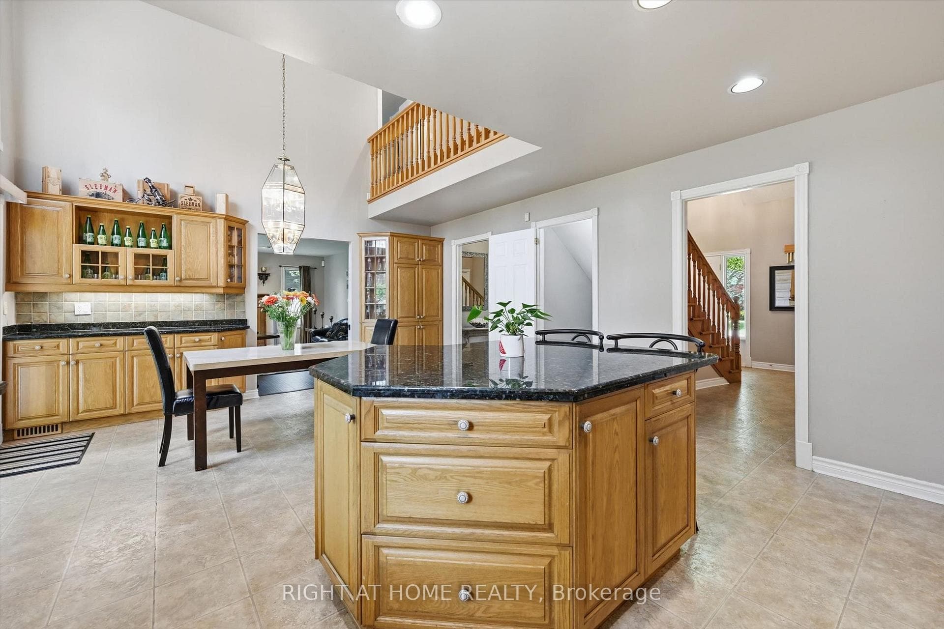 Primary Kitchen - Eat-in