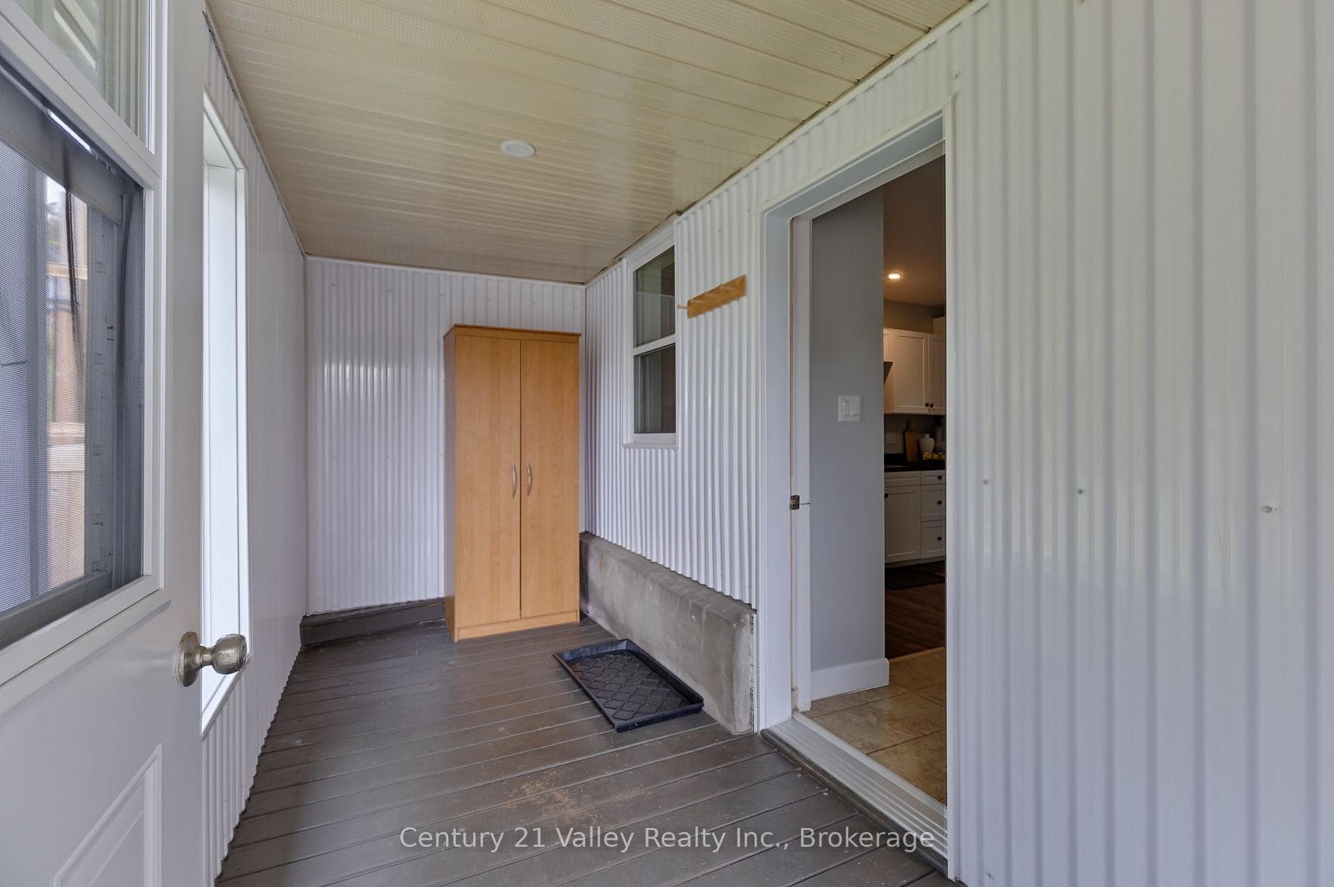 199 Bonnechere Street photo 7