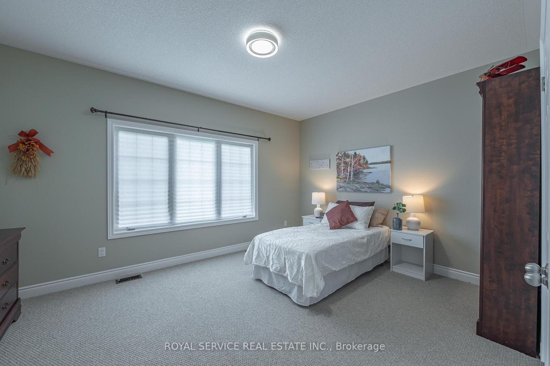 Large Bedroom