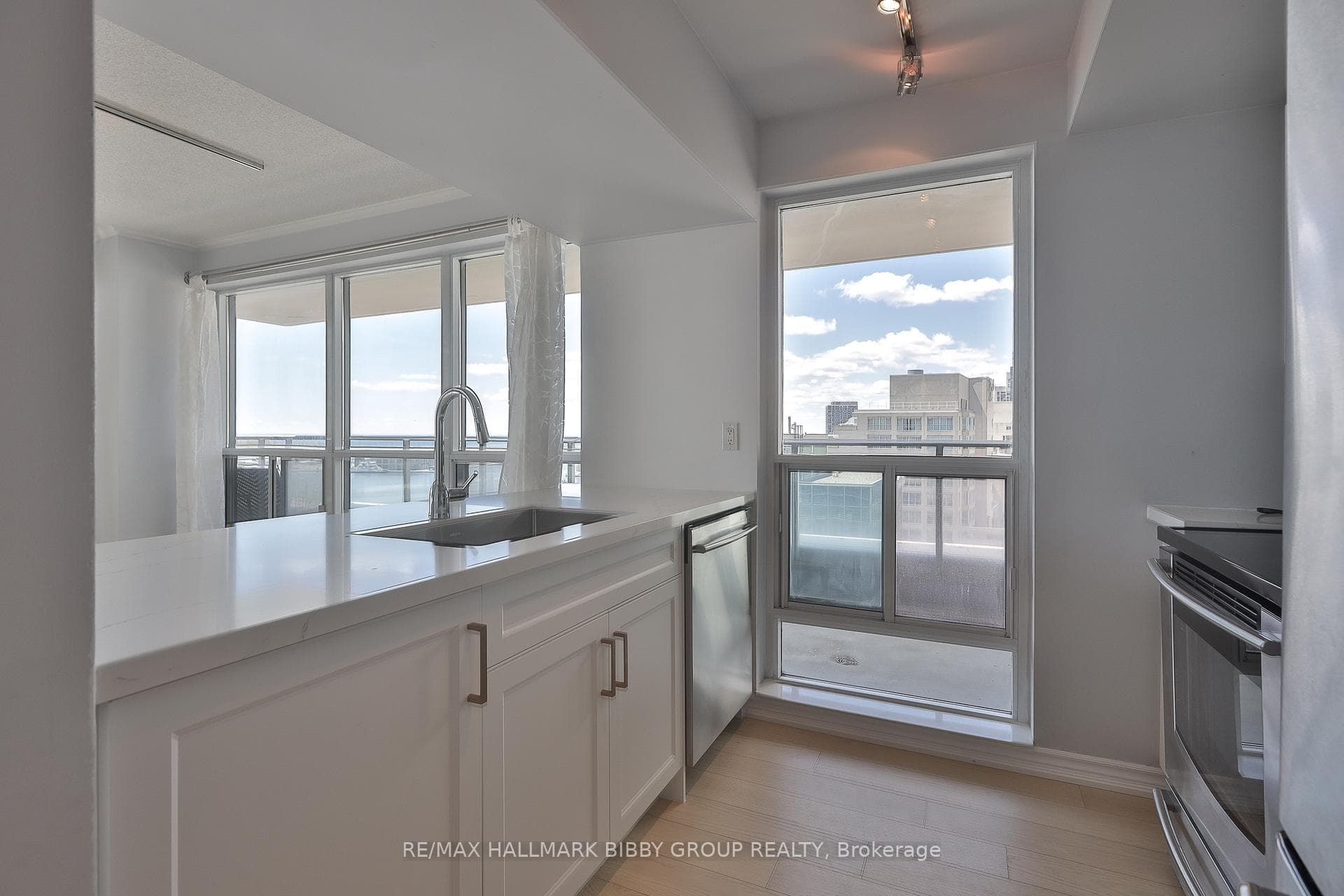410 Queens Quay Unit 1103 photo 10