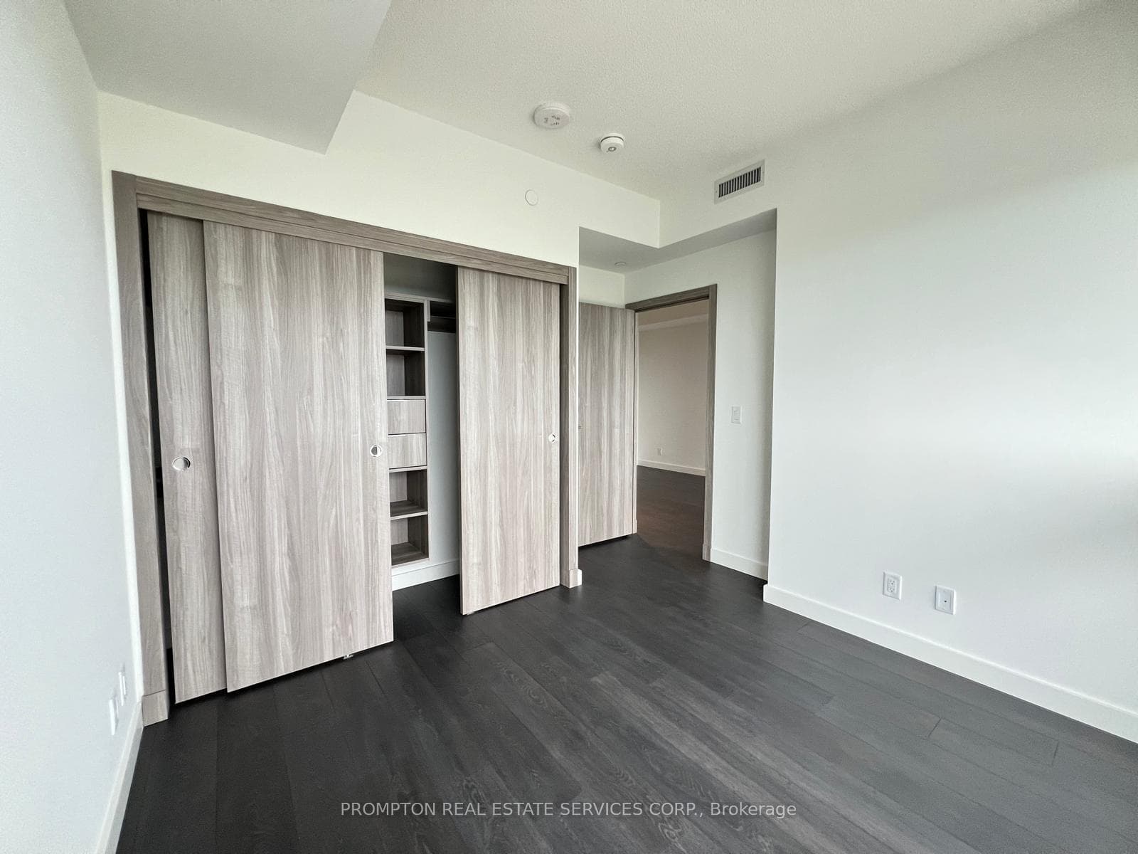 27 McMahon Drive Unit 1705 photo 13