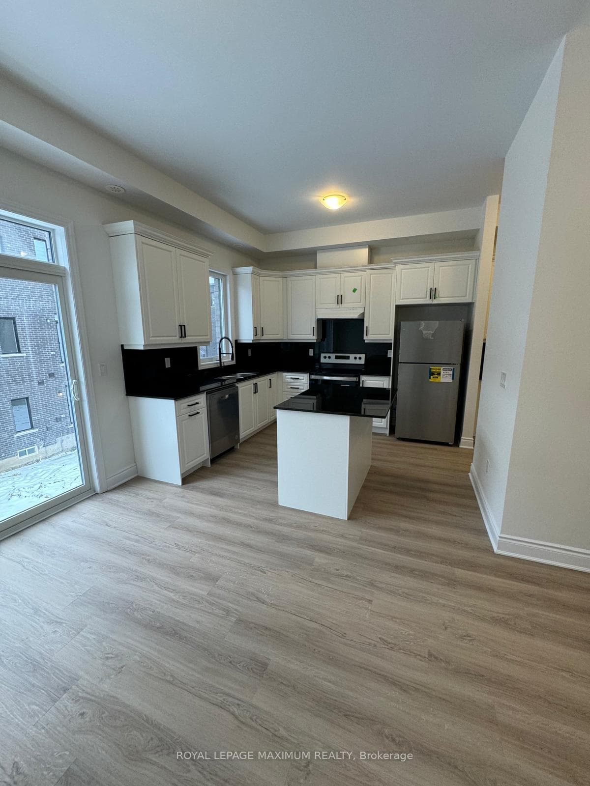 82 Paradox Street photo 7